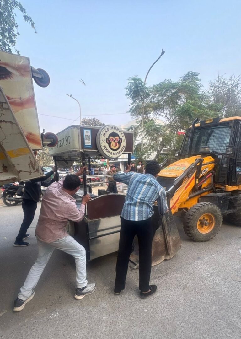 अवैध अतिक्रमण पर Greater Noida Authority की सख्त कार्रवाई