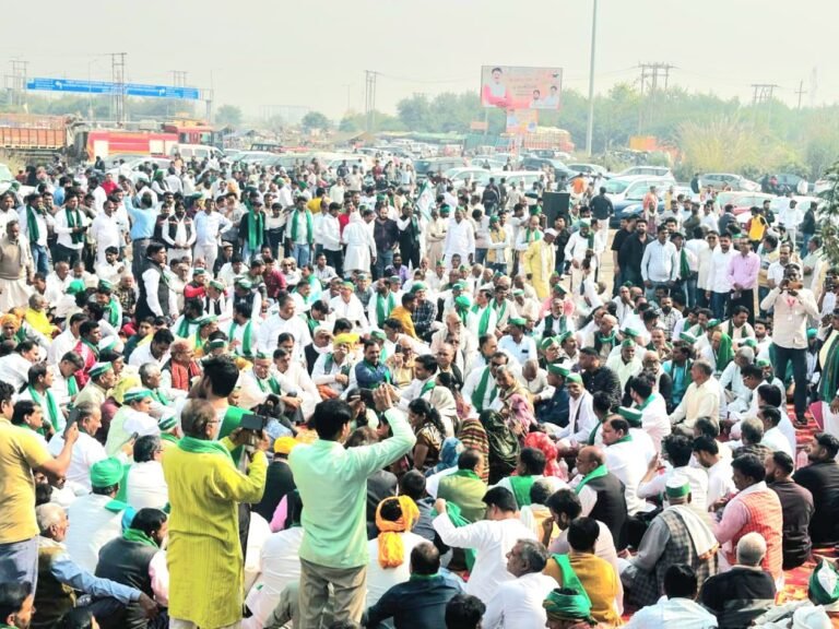 Noida :किसानों की समस्याओं को लेकर महापंचायत