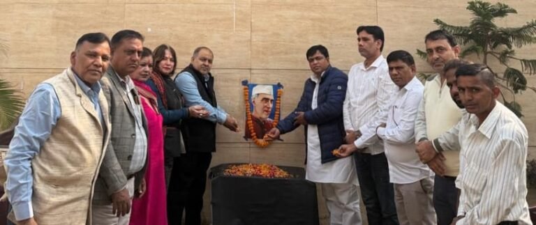 Noida :पूर्व प्रधानमंत्री जवाहरलाल नेहरु की जयंती पर श्रद्धांजलि सभा का आयोजन