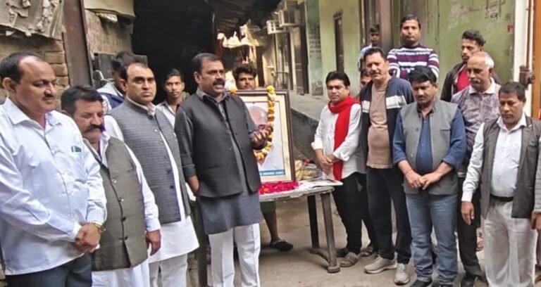 Noida:पूर्व मुख्यमंत्री मुलायम सिंह यादव की जयंती मनायी गई