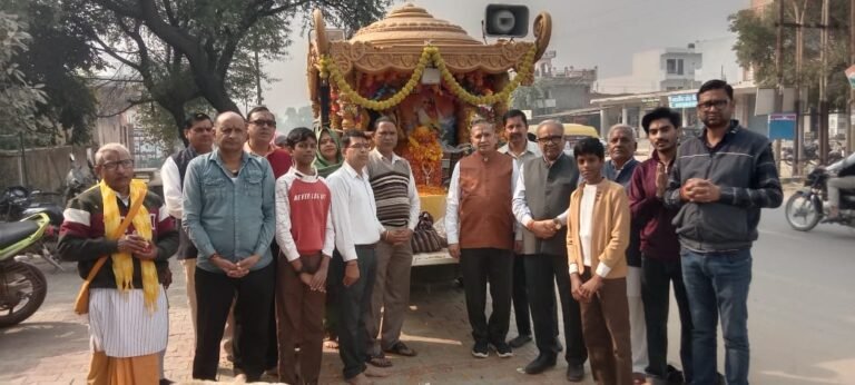 Greater noida:शांतिकुंज गायत्री परिवार का ज्योति कलश रथ यात्रा का स्वागत