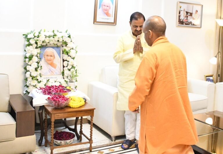 Noida :सांसद डॉ. महेश शर्मा को मातृ शोक सीएम योगी आदित्यनाथ ने दी श्रद्धांजलि