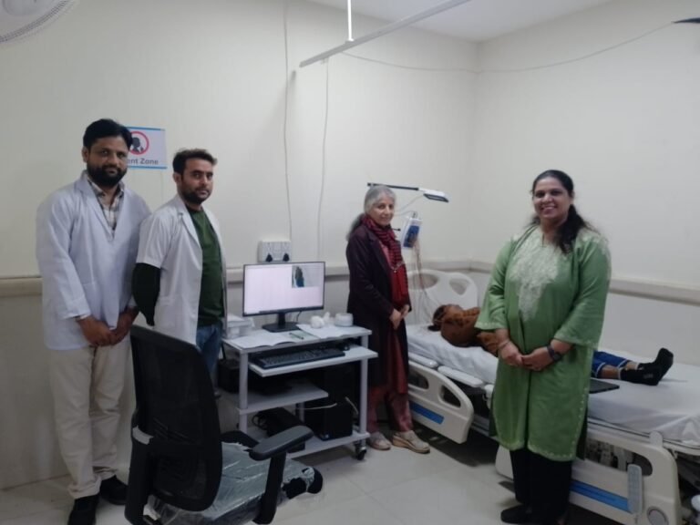 Noida:जिला अस्पताल में पहला ईईजी  संपन्न