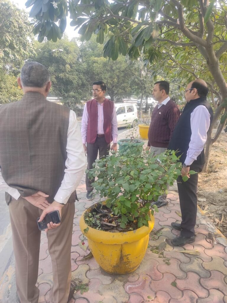 Noida:CEO ने किया सफाई व्यवस्था काऔचक निरीक्षण