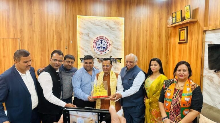 Noida :नई आर्थिक नीतियों से UP समूचे विश्व में नए विकास की गाथा लिख रहा : विनीत शारदा