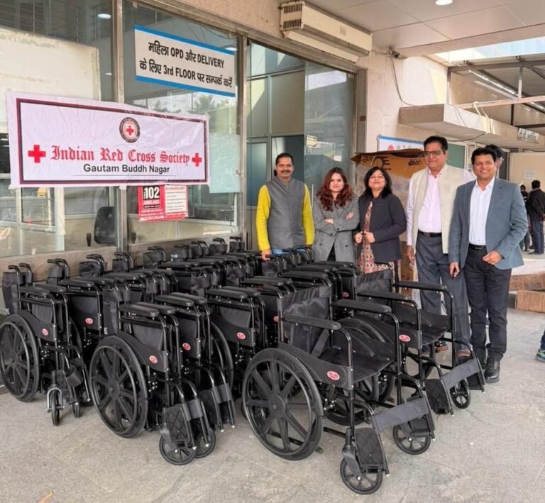 Noida:रेड क्रॉस सोसाइटी ने की सार्थक पहल,भेंट की 18 व्हीलचेयर