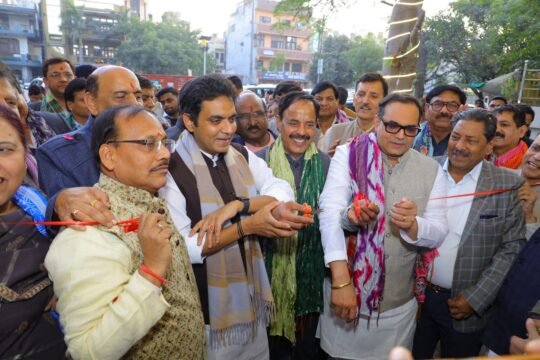 Noida:विधायक ने किया सैक्टर 55 में नव निर्मित गेट का उद्घाटन