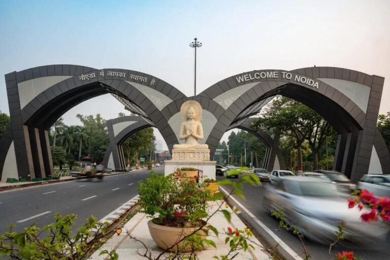 Noida :एक युवक की जान ना बचा सका सिस्टम,धिक्कार  : पंडित रवि शर्मा