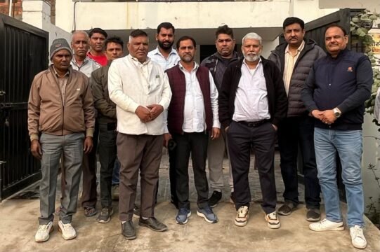 Noida :ट्रांसपोर्ट नगर की मुख्य सुविधाओं की मांग को लेकर हुयी बैठक