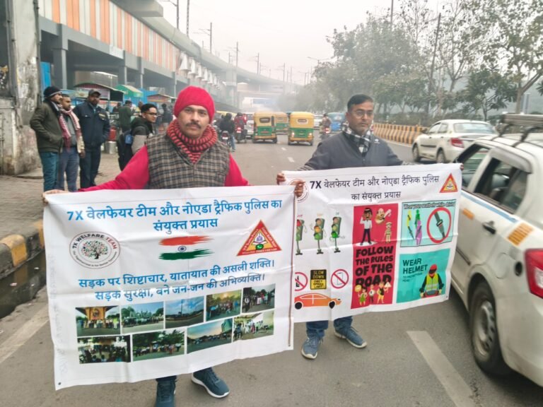 Noida सड़क पर जागरुकता अभियान