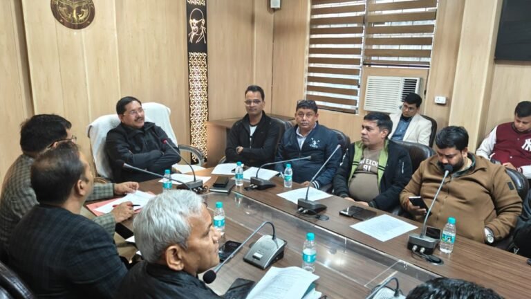 Noida :विकास भवन सूरजपुर में हुयी व्यापार बंधु मीटिंग,व्यापारियों ने रखी कई मांग