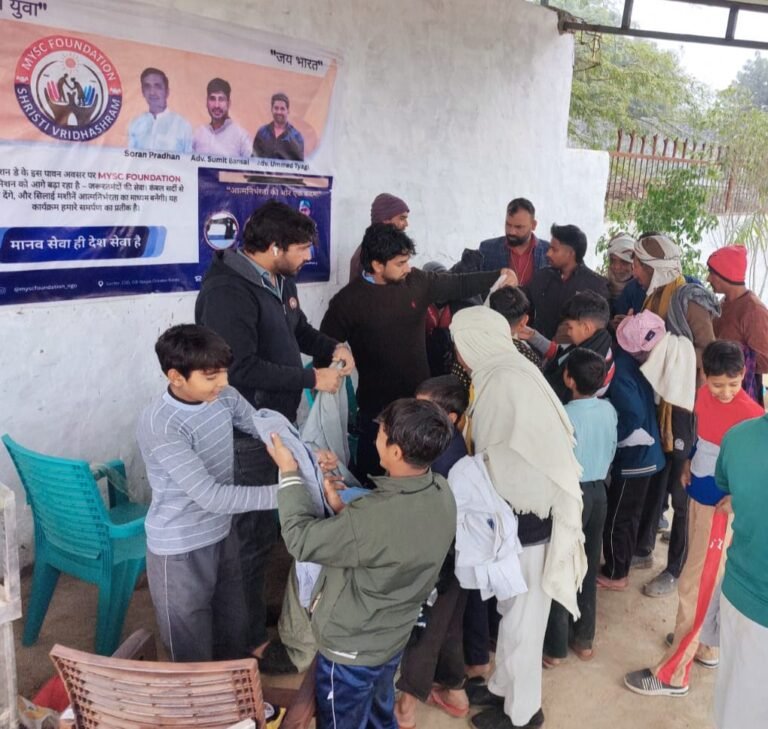 Greater noida :दरिद्र सेवा नारायण सेवा, जरूरतमंदों को गर्म कपड़े बांटे