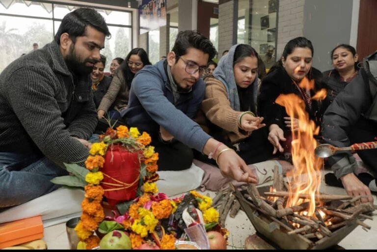 Noida :IMS में हवन-पूजन के साथ नए साल का स्वागत