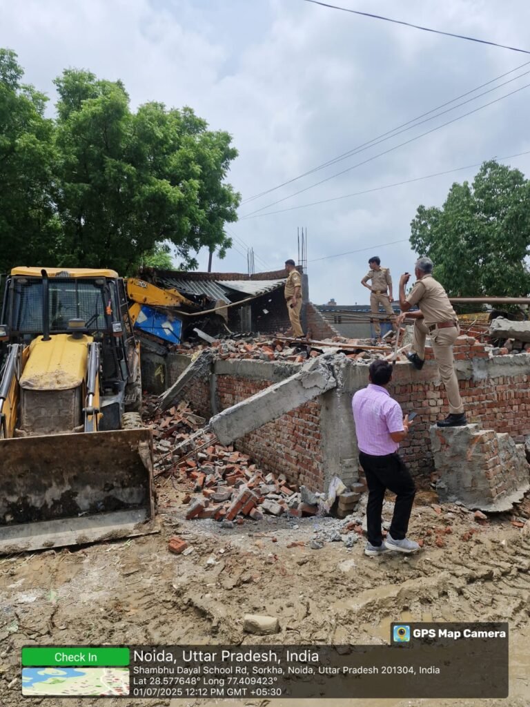 Noida Authority :अवैध निर्माण पर बड़ी कार्रवाई, 2745 करोड़ की जमीन कराई गई अतिक्रमण मुक्त