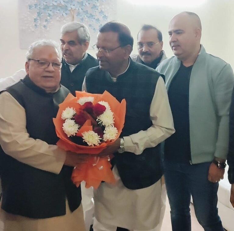 Noida :BJP के नवनियुक्त अध्यक्ष पंकज चौधरी ने पूर्व राज्यपाल से की शिष्टाचार भेंट