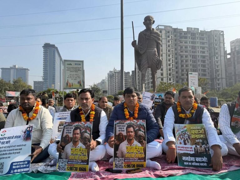 Noida :मनरेगा बचाओ संग्राम के लिए कांग्रेस कार्यकर्ताओं ने की  सांकेतिक भूख हड़ताल