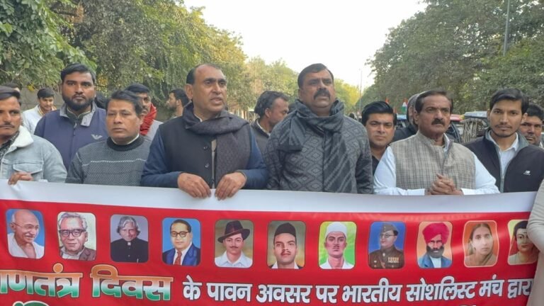 Noida:भारतीय सोशलिस्ट मंच ने निकाली संविधान सम्मान यात्रा